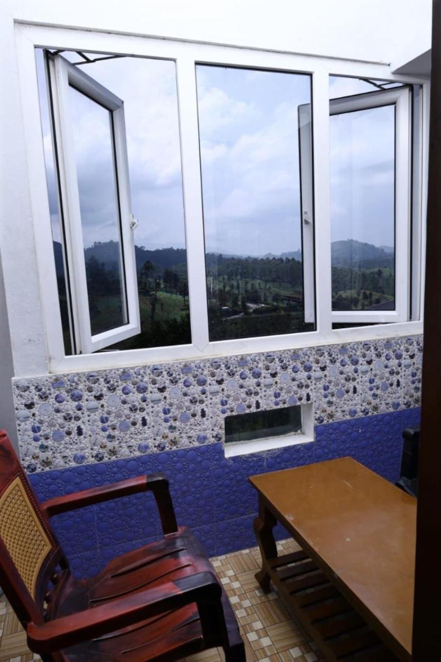 Sri Nandha Luxury Comforts Vālpārai 外观 照片