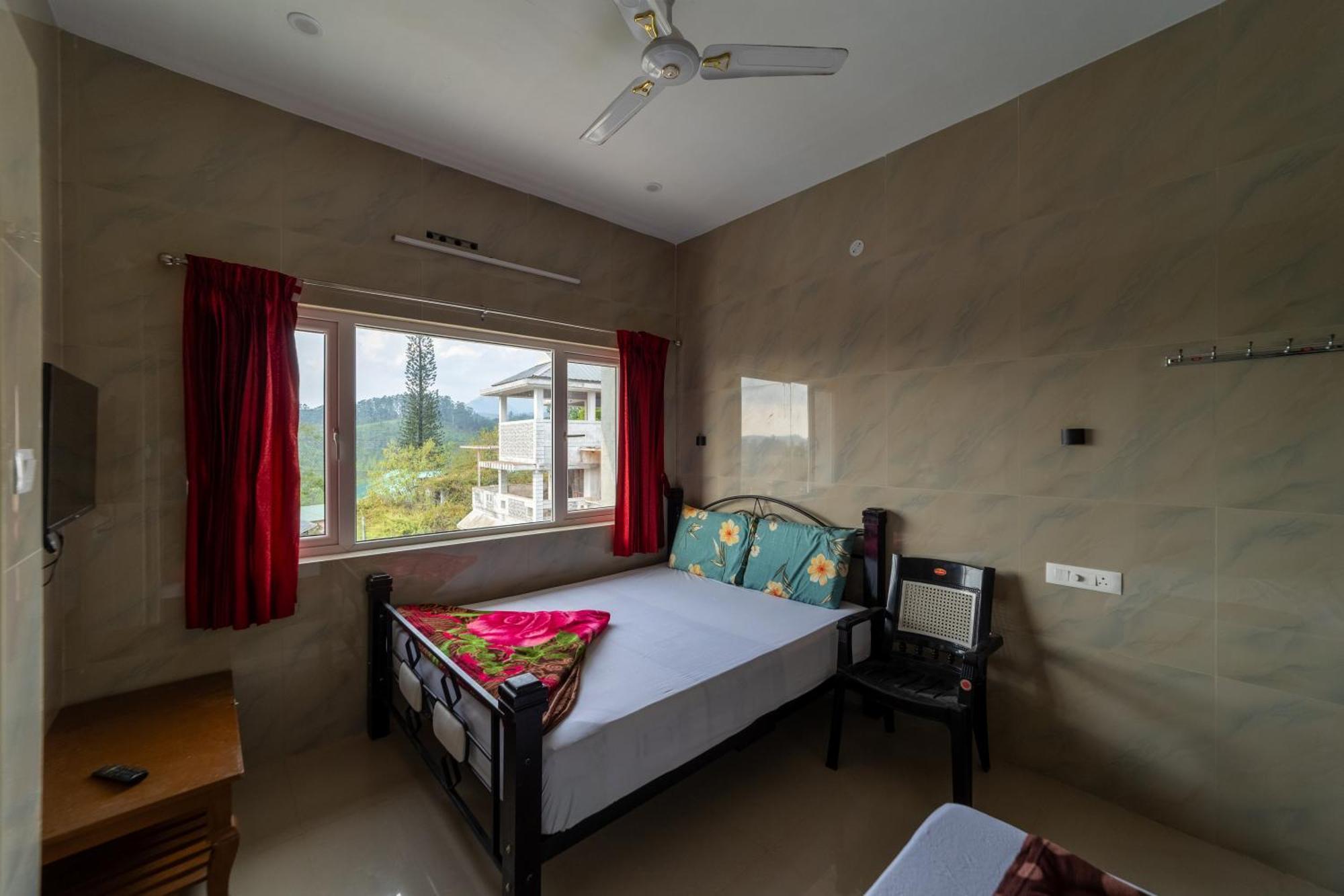 Sri Nandha Luxury Comforts Vālpārai 外观 照片