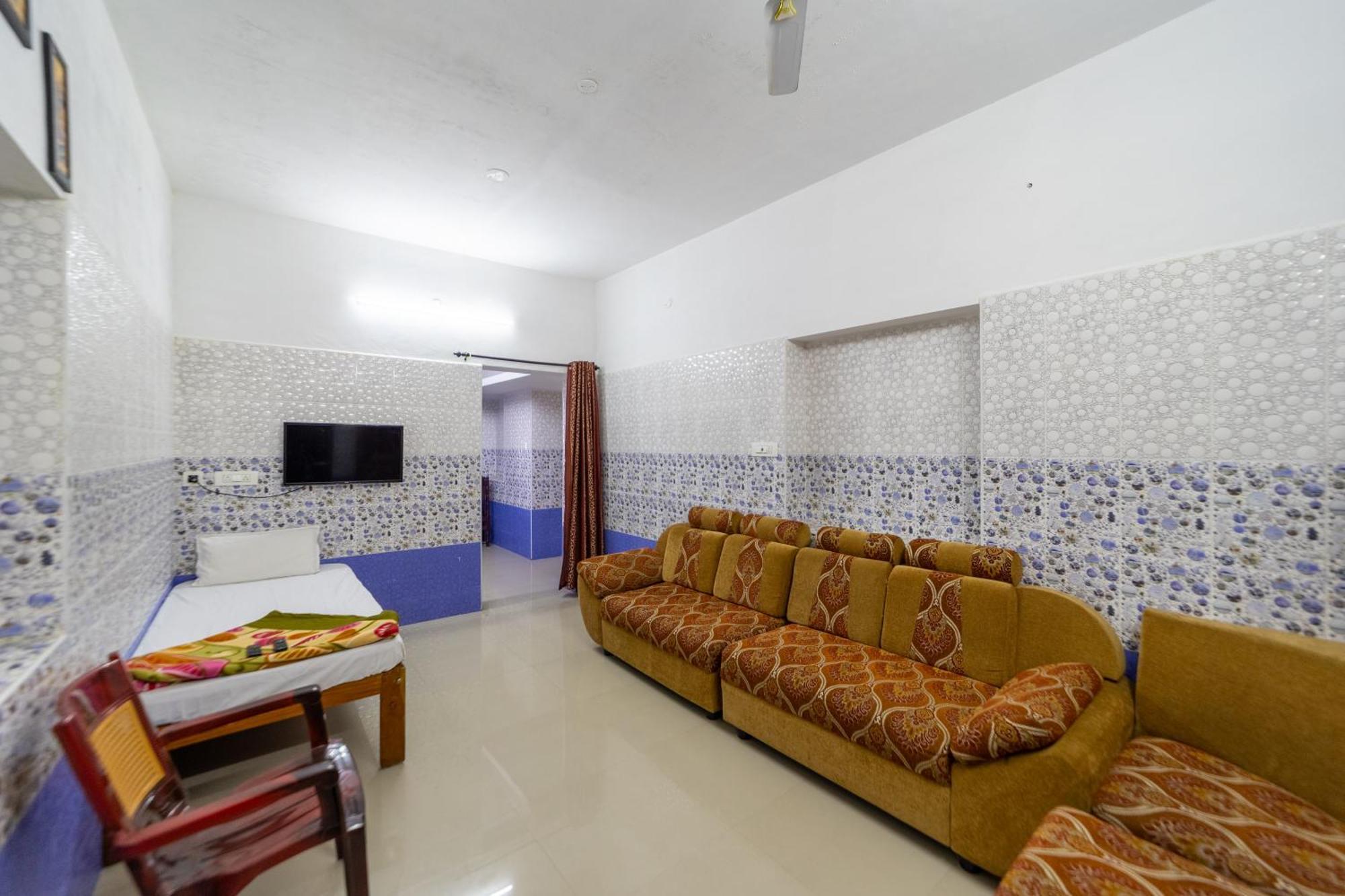 Sri Nandha Luxury Comforts Vālpārai 外观 照片