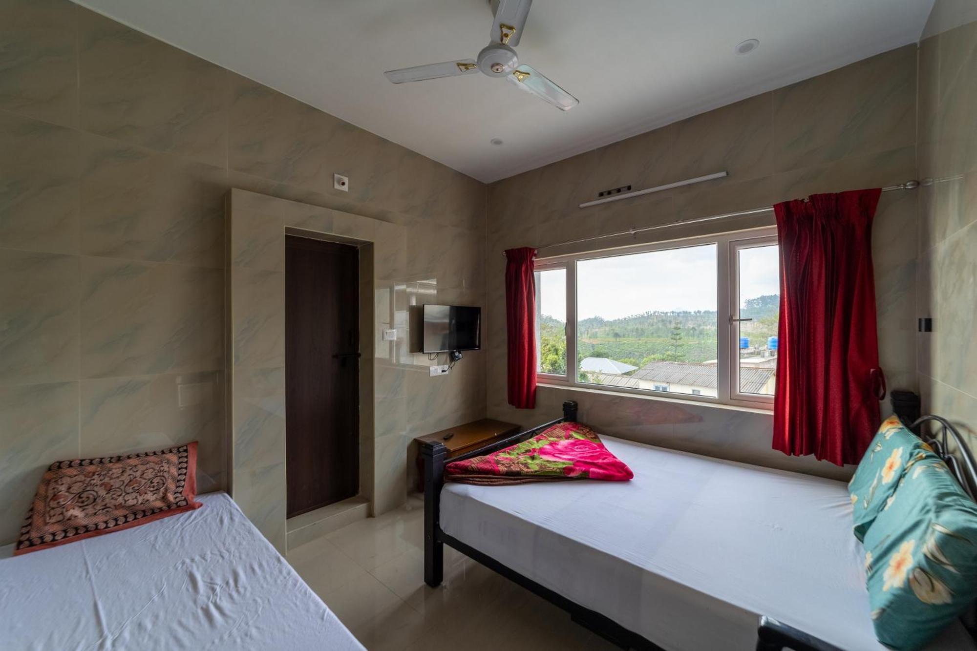 Sri Nandha Luxury Comforts Vālpārai 外观 照片