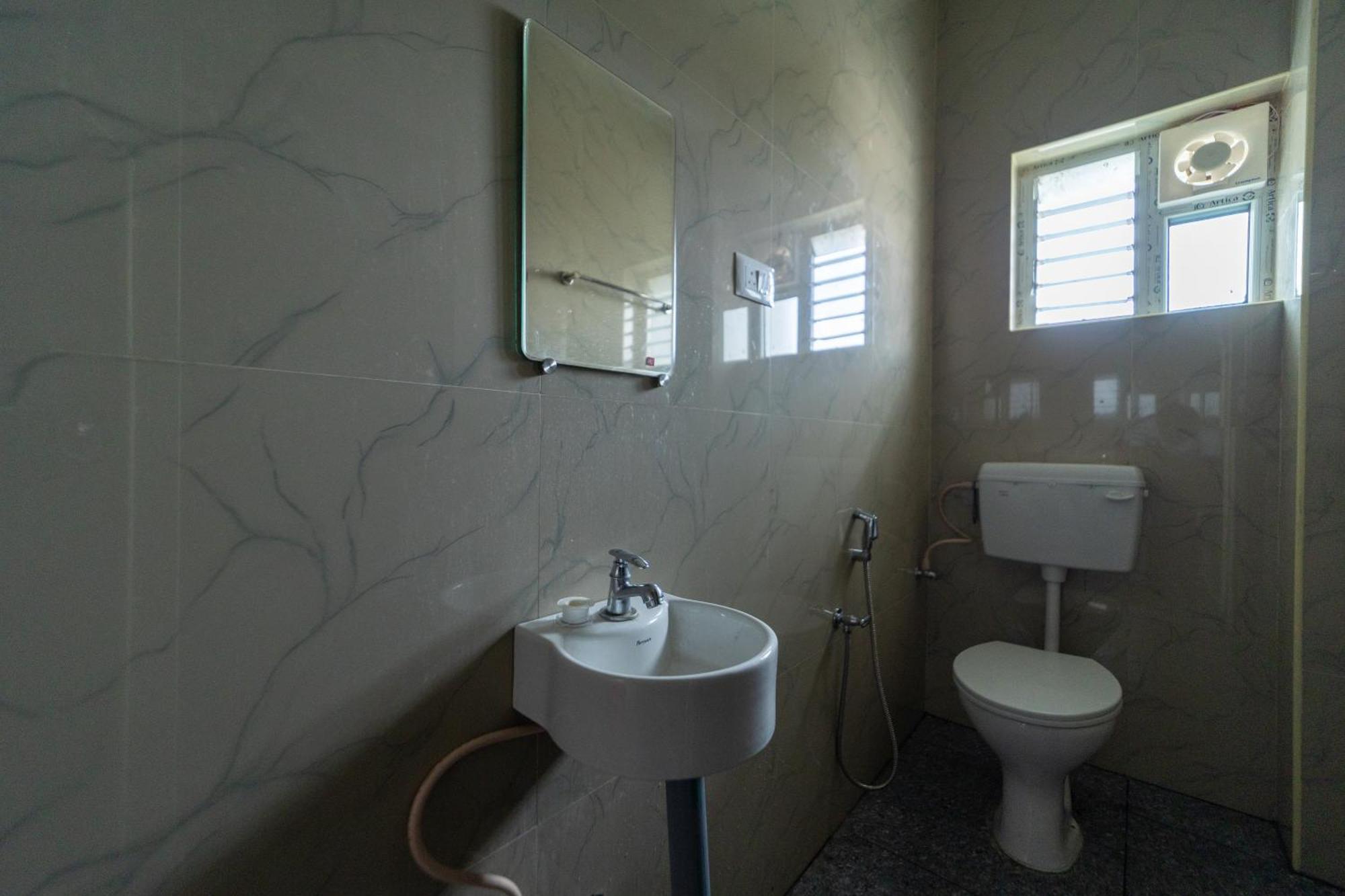 Sri Nandha Luxury Comforts Vālpārai 外观 照片