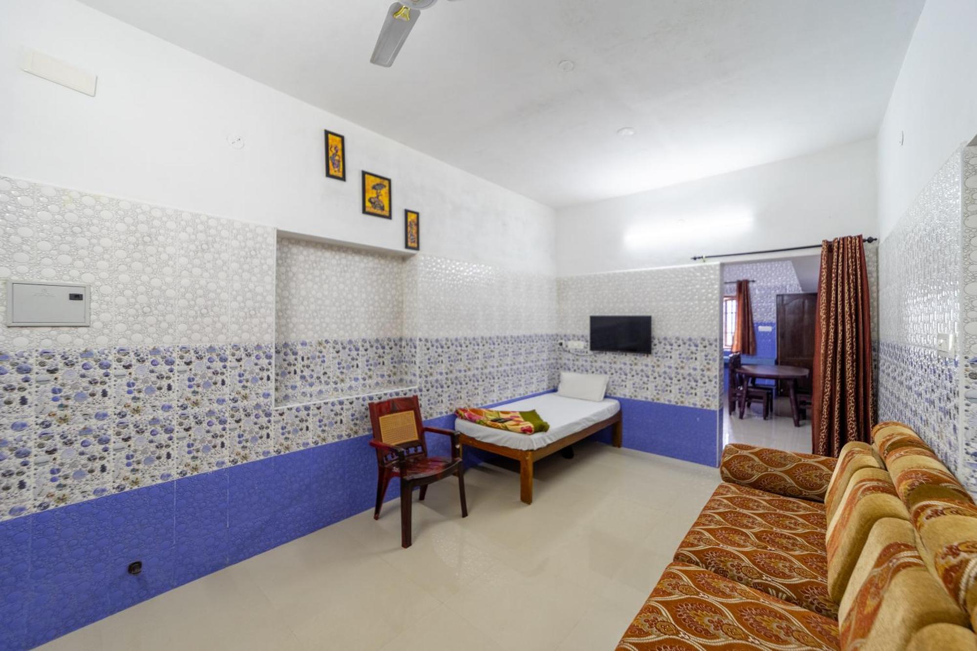 Sri Nandha Luxury Comforts Vālpārai 外观 照片