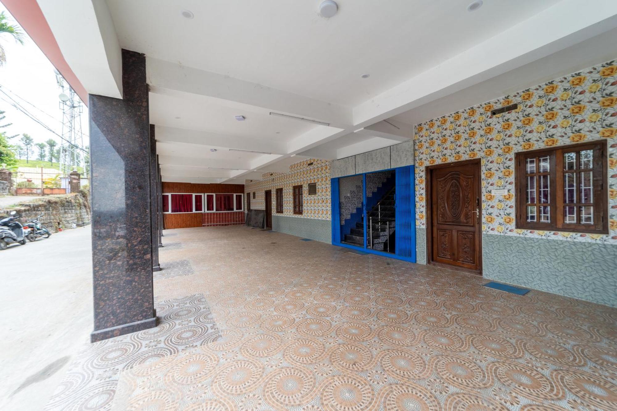 Sri Nandha Luxury Comforts Vālpārai 外观 照片